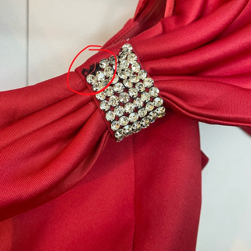 Elegant Red Off-Shoulder Sheath Dress with Jewel Accent (Size 6) Ptp 17” - Picture 4 of 9